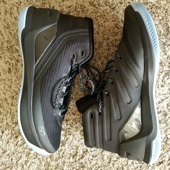 Curry 3's - Picture 1 of 2